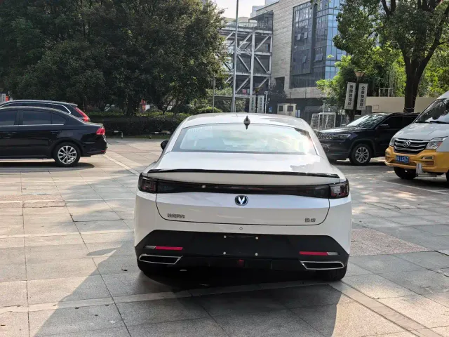 Changan Eado — Фото автомобиля 5