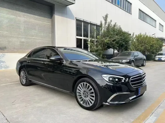 Mercedes-Benz E-Class — Фото автомобиля 3