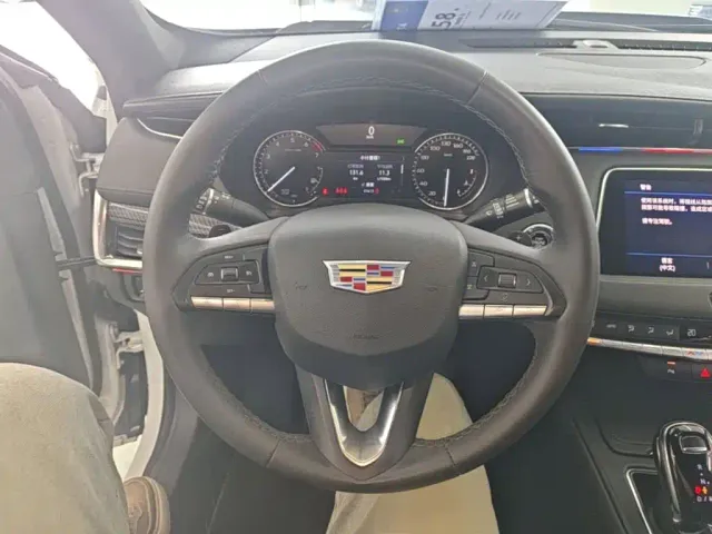 Cadillac XT4 — Фото автомобиля 10