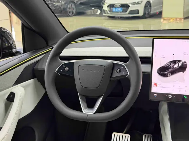 Tesla Model Y L — Фото автомобиля 12