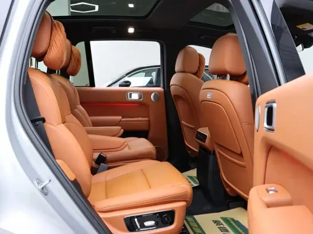 Li Auto L8 — Фото автомобиля 14