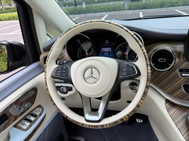 Mercedes-Benz V-Class — Фото автомобиля 12