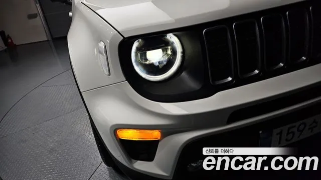 Jeep Renegade — Фото автомобиля 22