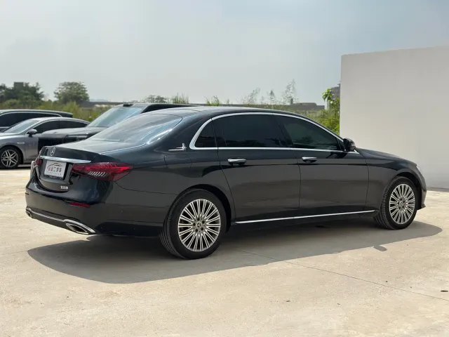 Mercedes-Benz E-Class — Фото автомобиля 19