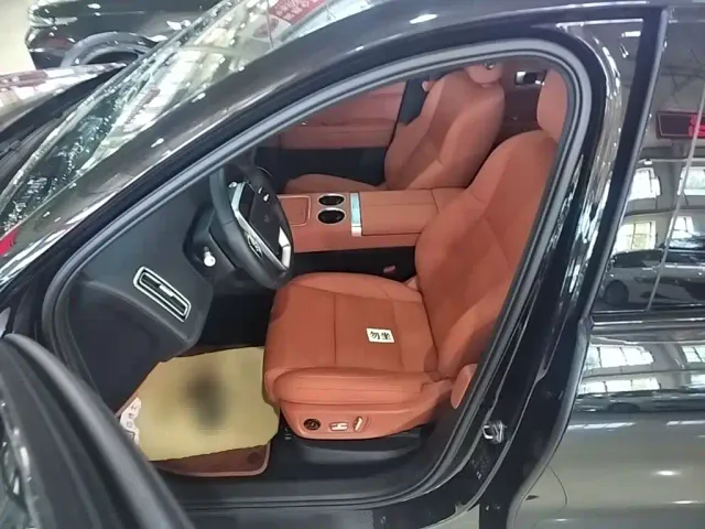 Li Auto L6 — Фото автомобиля 15