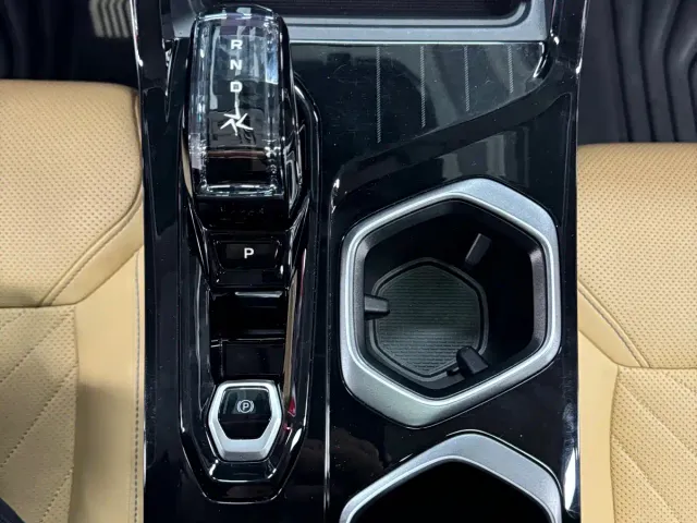 Geely Boyue L — Фото автомобиля 14
