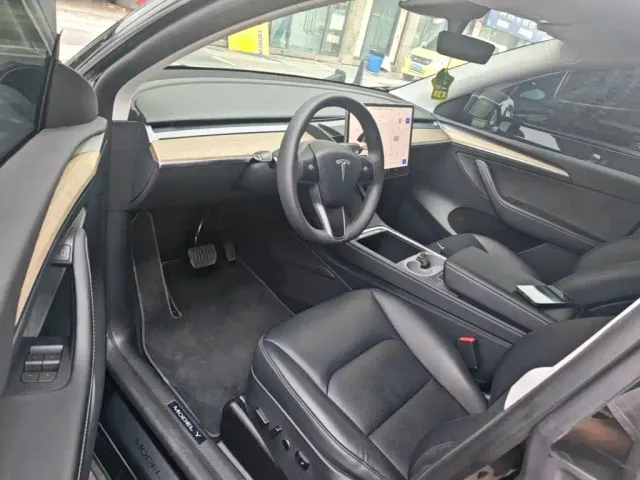Tesla Model Y — Фото автомобиля 15