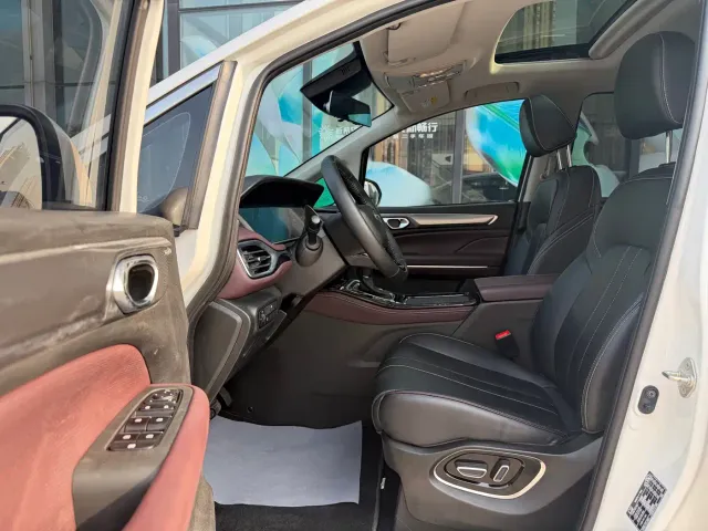 GAC Trumpchi M6 — Фото автомобиля 11