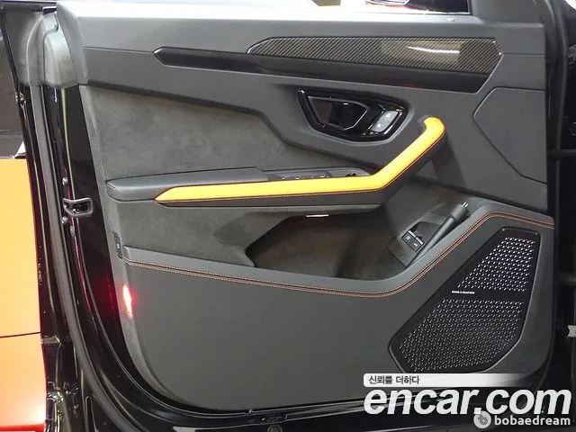 Lamborghini Urus — Фото автомобиля 10