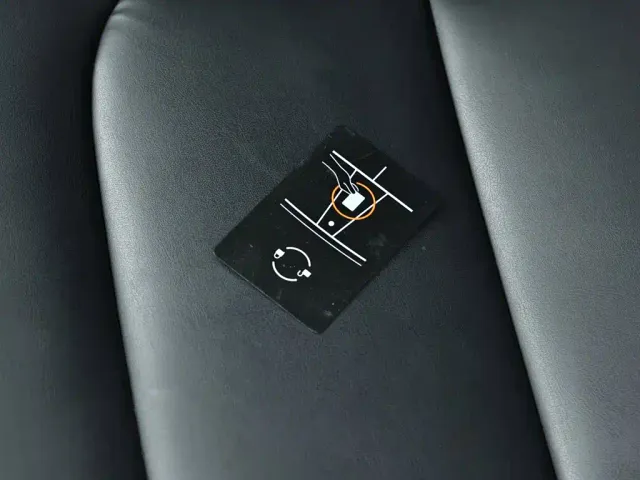 Tesla Model Y — Фото автомобиля 12