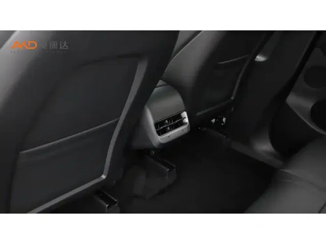 Tesla Model Y — Фото автомобиля 9