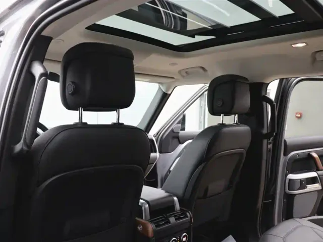 Land Rover Defender — Фото автомобиля 22