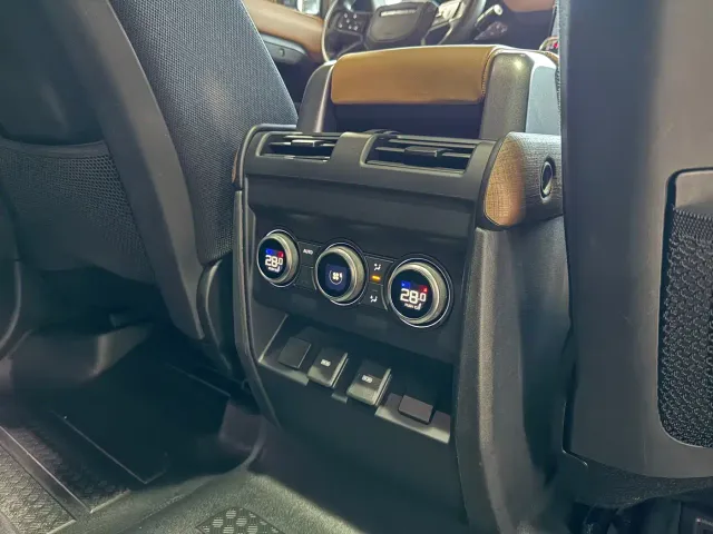 Land Rover Defender — Фото автомобиля 24
