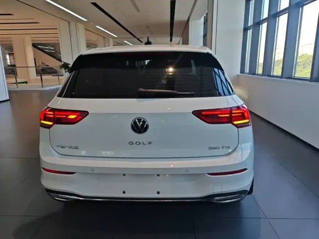 Volkswagen Golf — Фото автомобиля 5