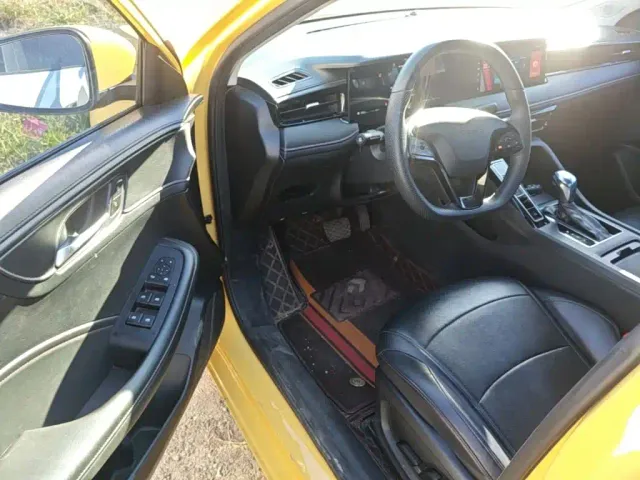 Roewe i5 — Фото автомобиля 15