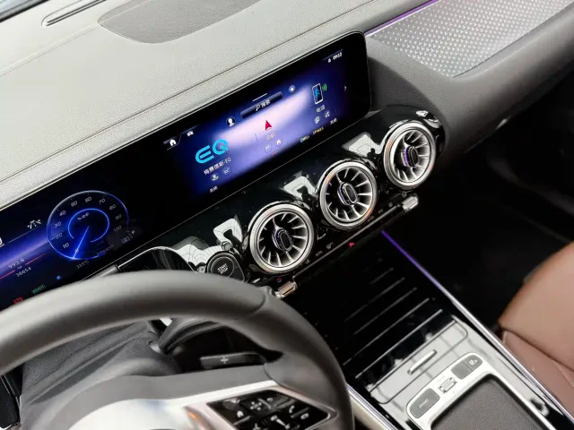 Mercedes-Benz EQA — Фото автомобиля 11