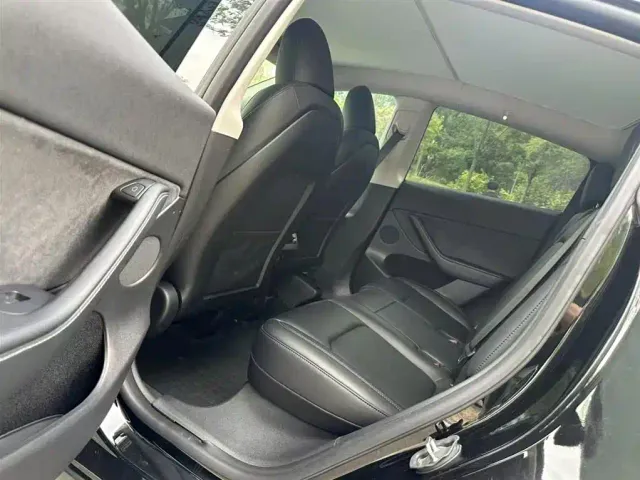 Tesla Model Y — Фото автомобиля 16