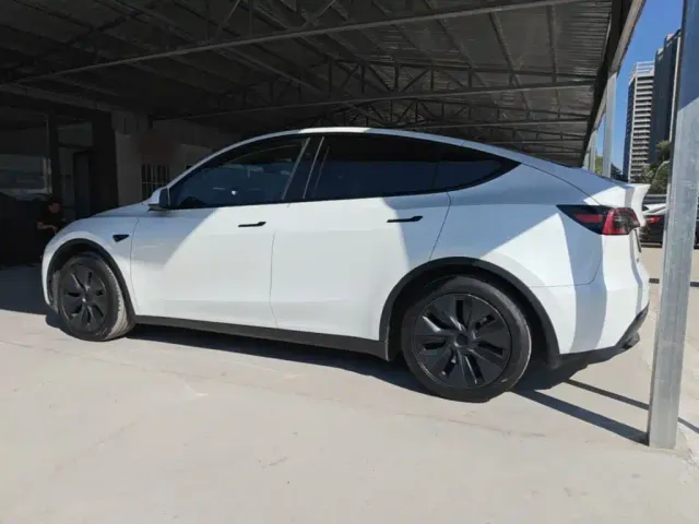 Tesla Model Y — Фото автомобиля 4