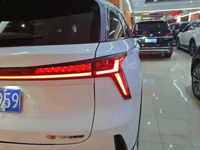 Changan CS75 Plus — Фото автомобиля 7