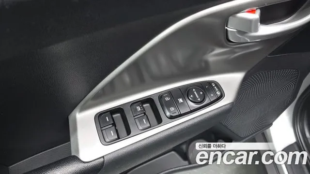 Kia Niro — Фото автомобиля 27