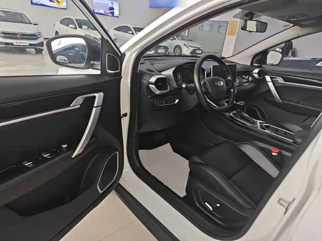 Geely Binyue — Фото автомобиля 15