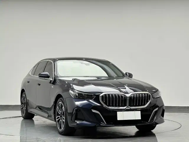 BMW 5 Series — Фото автомобиля 2