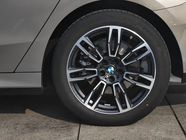 BMW 5 Series — Фото автомобиля 23