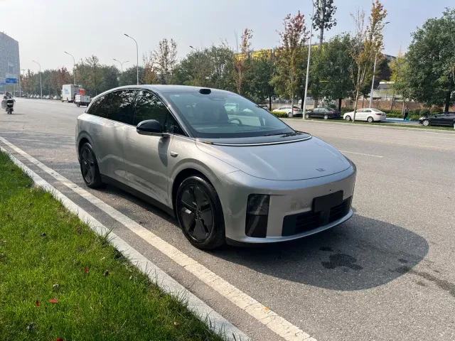 Li Auto i6 — Фото автомобиля 3