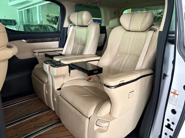 Toyota Vellfire — Фото автомобиля 12