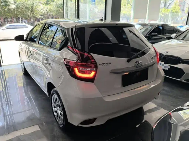 Toyota Vios FS — Фото автомобиля 4