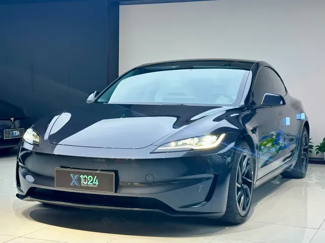 Фотография автомобиля — Tesla Model 3