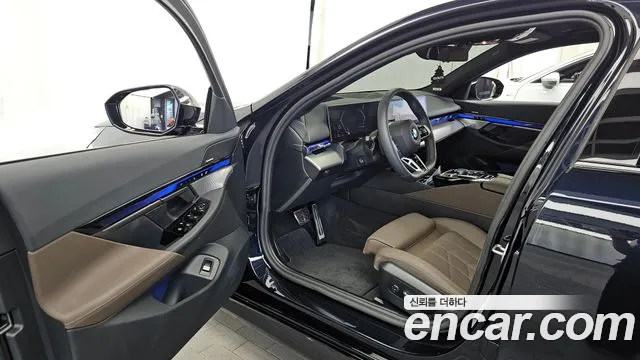 BMW 5 Series G60 — Фото автомобиля 15