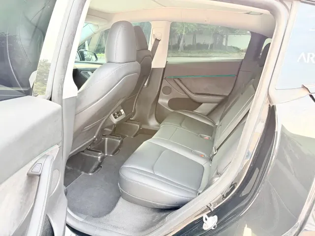 Tesla Model Y — Фото автомобиля 5