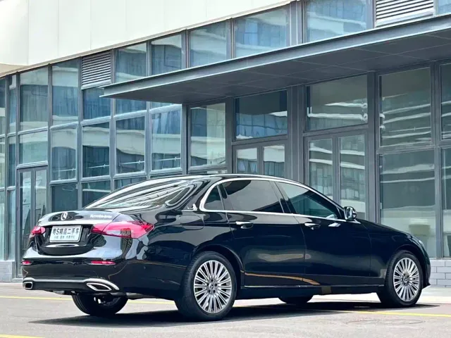 Mercedes-Benz E-Class — Фото автомобиля 4