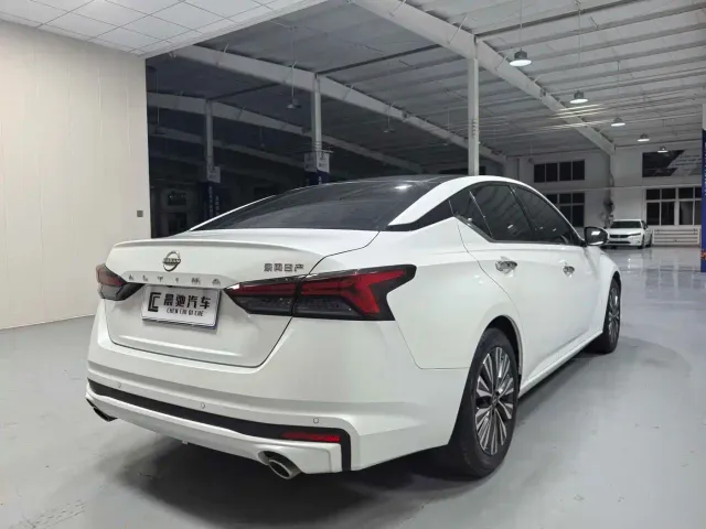 Nissan Teana — Фото автомобиля 4