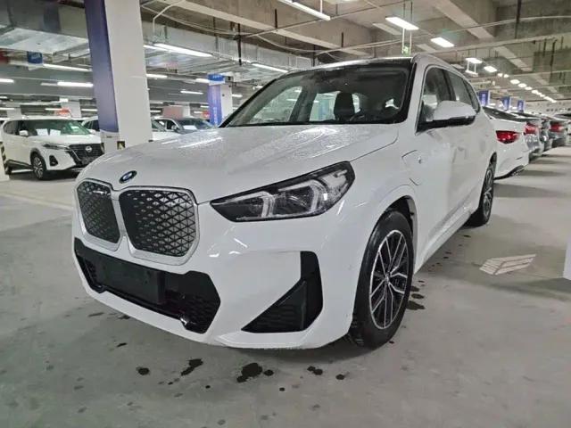 Фотография автомобиля — BMW iX1