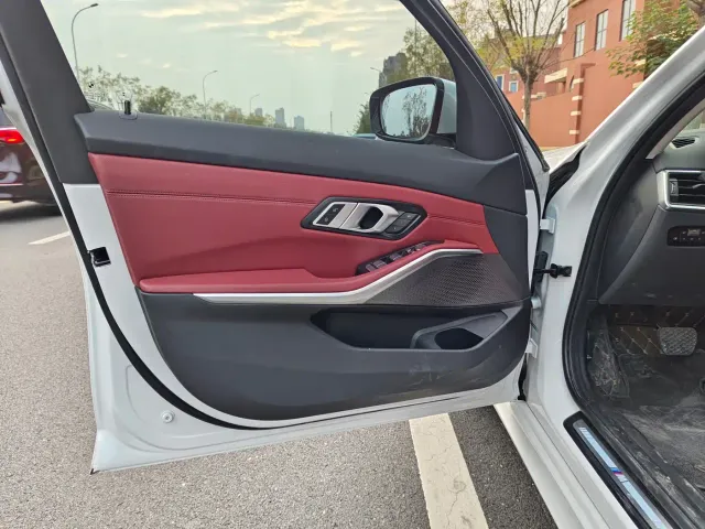 BMW 3 Series — Фото автомобиля 10