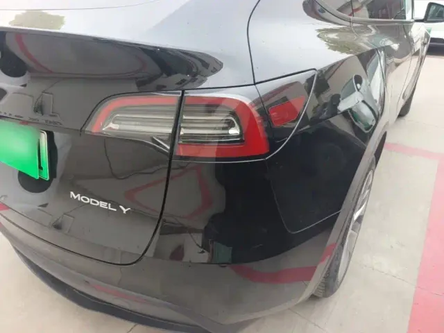 Tesla Model Y — Фото автомобиля 7