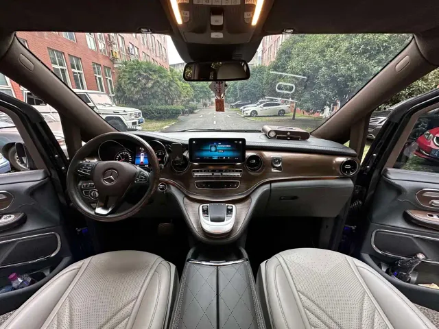 Mercedes-Benz V-Class — Фото автомобиля 3