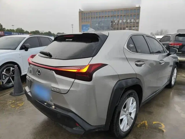 Lexus UX — Фото автомобиля 6