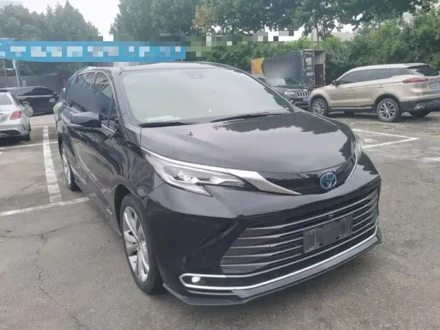 Toyota Sienna — Фото автомобиля 3