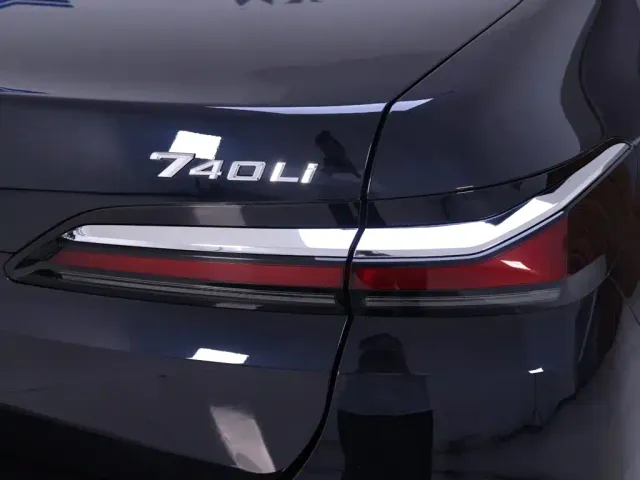 BMW 7 Series — Фото автомобиля 9