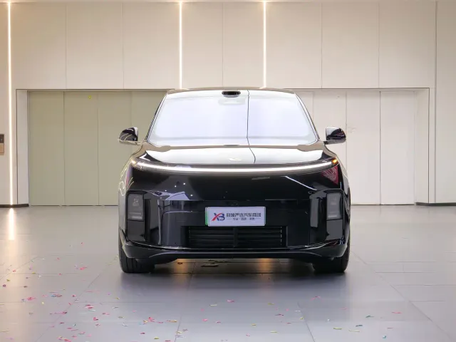 Li Auto L9 — Фото автомобиля 2