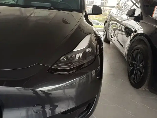 Tesla Model Y — Фото автомобиля 23
