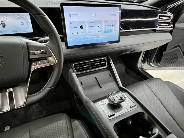 BYD Qin L — Фото автомобиля 12