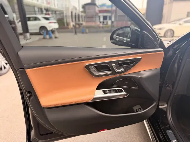 Mercedes-Benz E-Class — Фото автомобиля 12