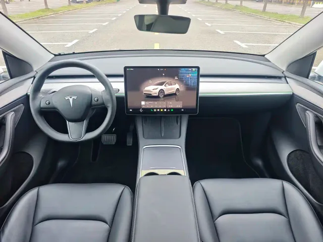 Tesla Model Y — Фото автомобиля 10