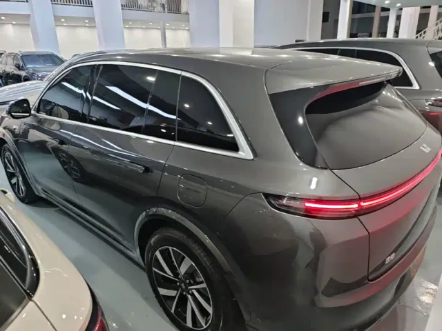 Li Auto L7 — Фото автомобиля 4