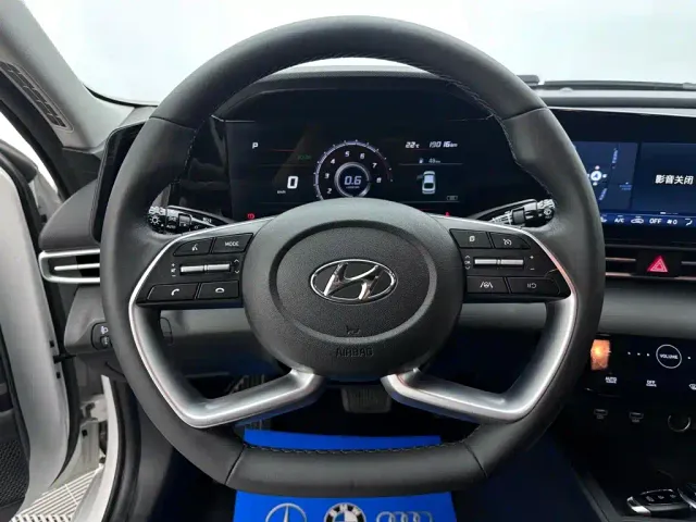 Hyundai Elantra — Фото автомобиля 16