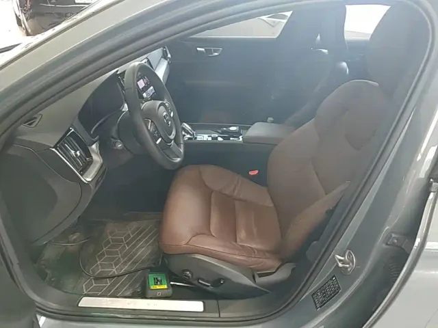 Volvo S60 — Фото автомобиля 10